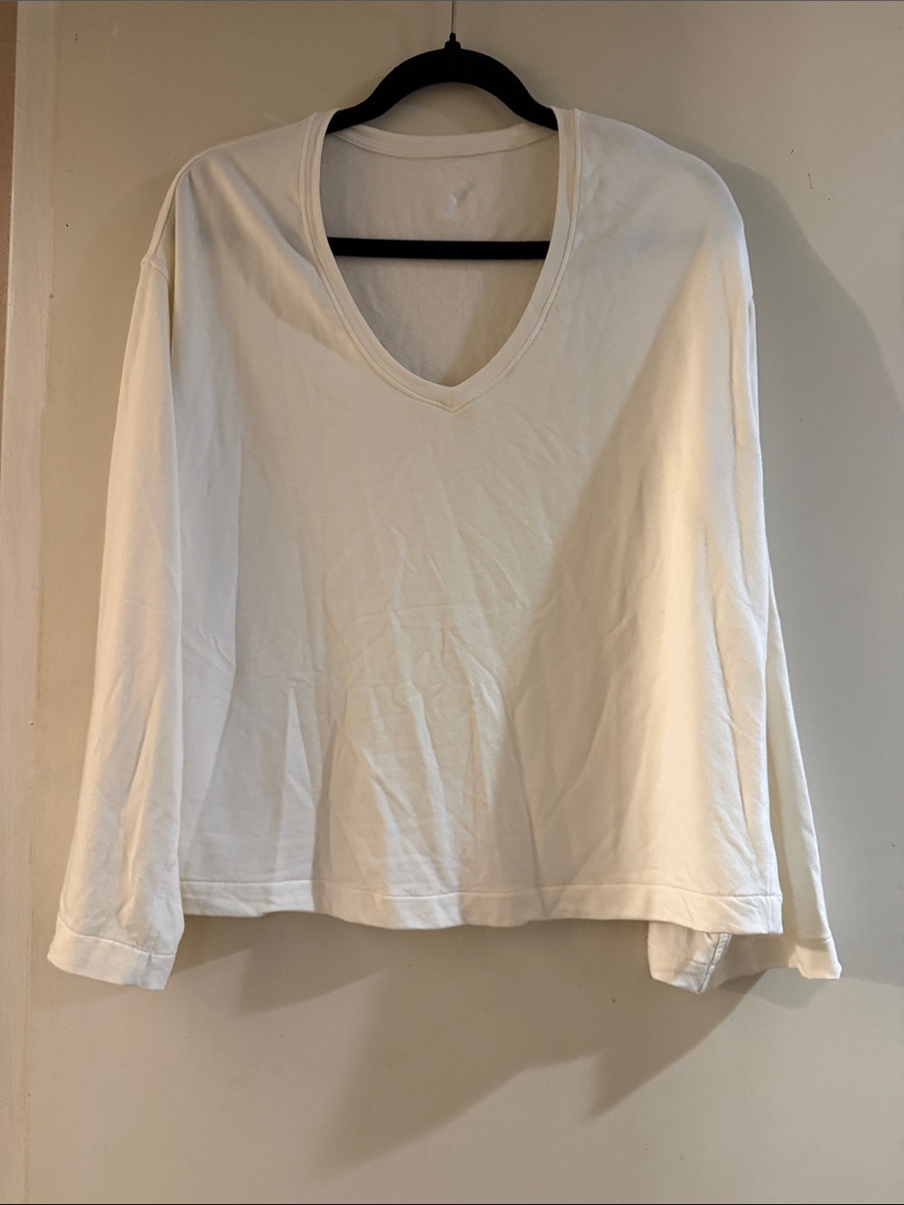 Lululemon Ivory White Long Sleeve V-Neck Top